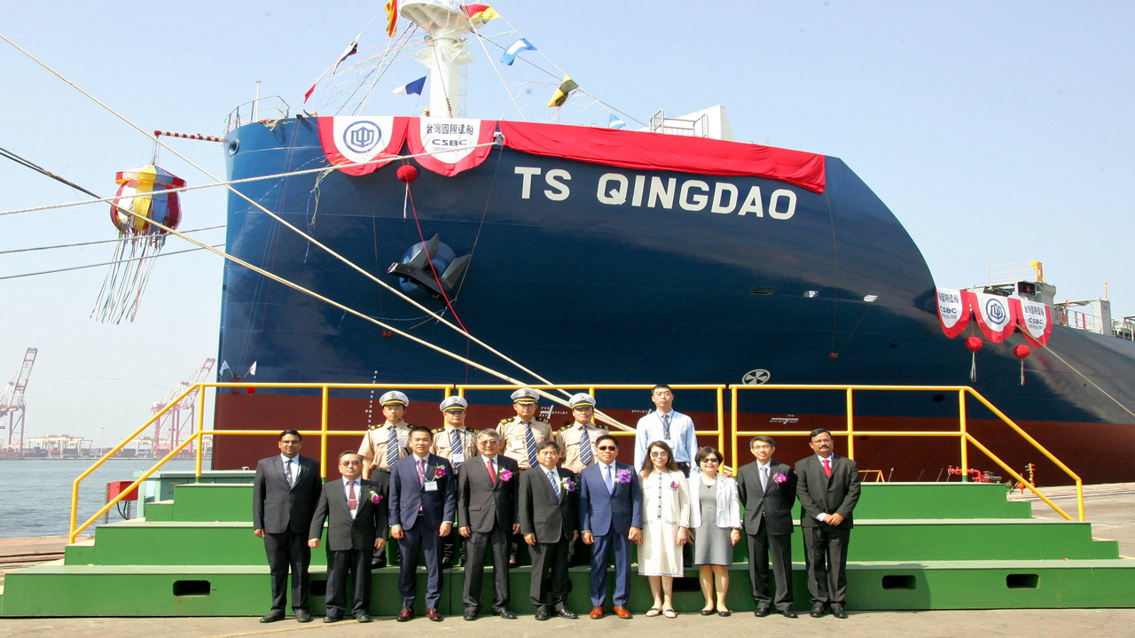 建造全貨櫃輪「TS QINGDAO」　台船為德翔公司命名