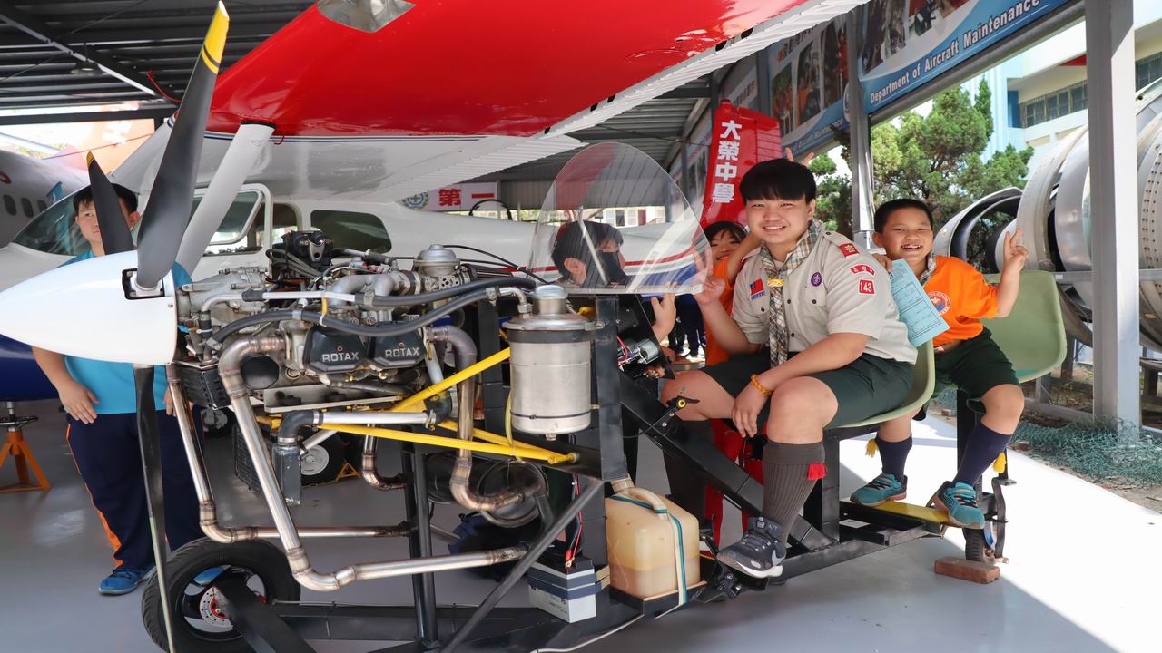 慶祝童軍節大會　1500童軍大榮中學體驗飛航新科技