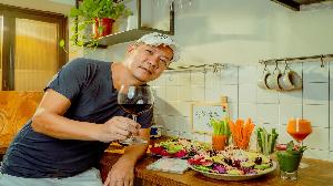 料理對決　金曲獎設計師蕭青陽「高雄設計節」單元較廚藝