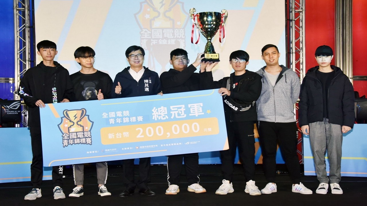全國電競青年錦標賽   冠軍隊MYSS獲獎盃與獎金20萬元