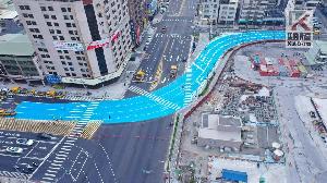 跨單位動員合作　高雄車站站東路彩色標線繪設完成通車