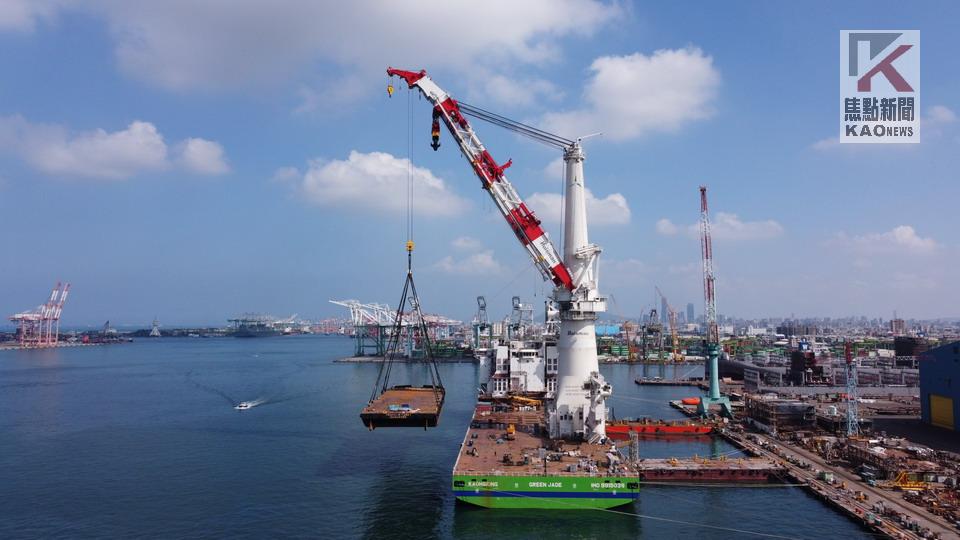 影／台船「榮耀船說」　環海翡翠輪4,400噸吊掛測試成功