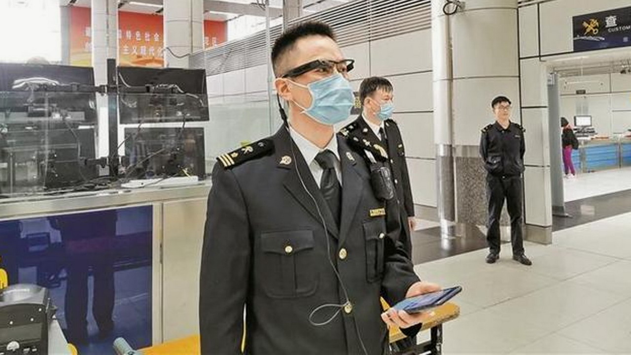 防範走私　深圳灣口岸海關啟用5G智慧眼鏡識別