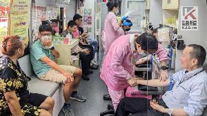 台灣中油公司煉製事業部號召員眷挽袖捐血