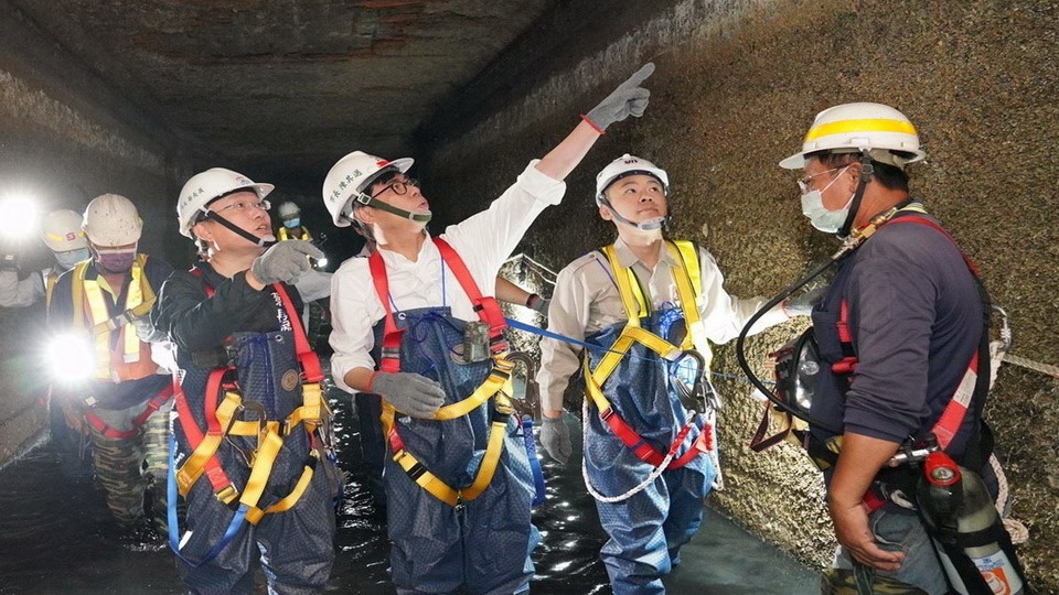 超前部署防汛作業　陳其邁視察雨水下水道清疏情形