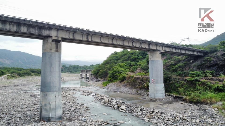 強化耐洪能力　六龜獅額頭大橋橋墩包覆鋼板升級