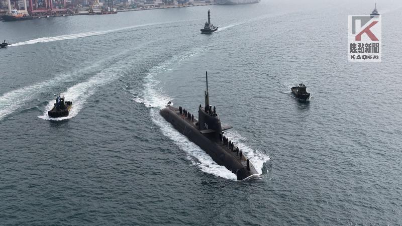 台船執行海鯤軍艦潛航前置海上測試