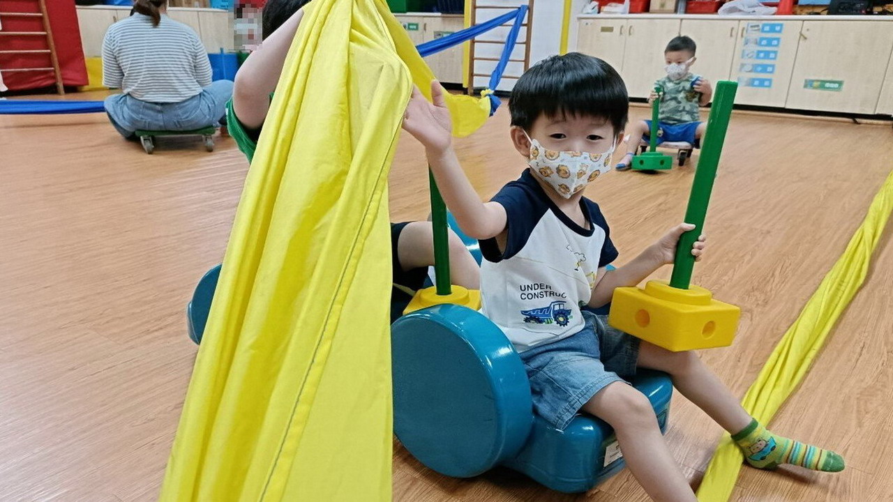 另類慶端午　兒童發展中心辦歡樂童趣划龍舟賽 