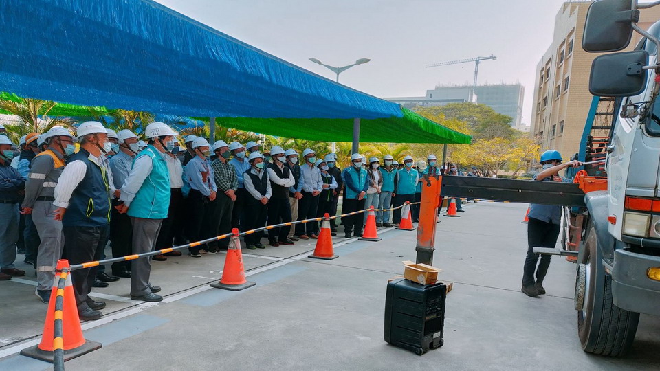 維護吊車安全　揪出潛在危害 　勞工局偕台電示範保養檢修