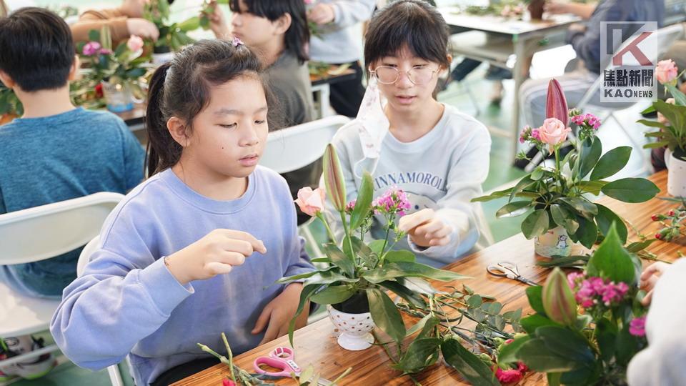 「花現幸福列車」第58站開進河堤國小　讓學子與花對話　