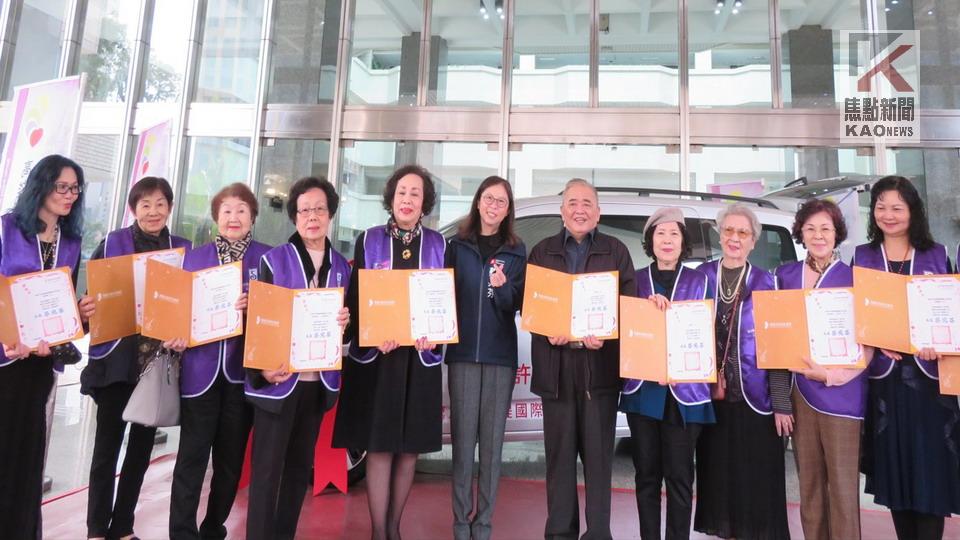 許陳翠娥女士暖心捐贈福祉車　陪伴身障兒童邁向人生道路