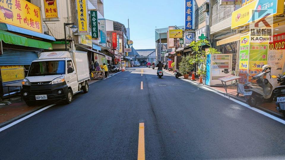 旗山老街路面翻新　歡迎遊客「蛇來趣陶」