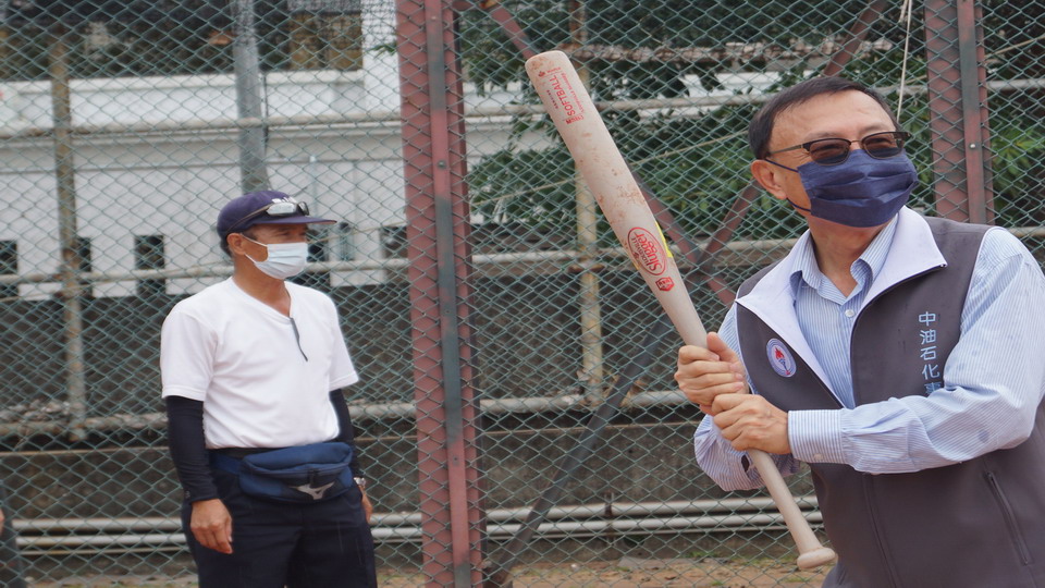 提倡正當休閒　中油石化邀21支壘球隊伍同場較勁