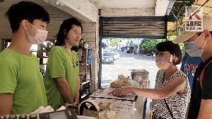 影／教民眾雙語點早餐　壽山國中海外志工來台生活新體驗