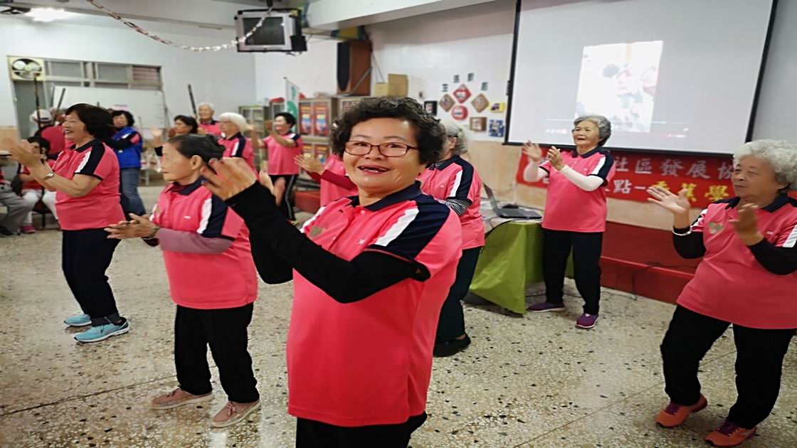 樂活長輩　旗山東平社區香蕉學堂據點開課