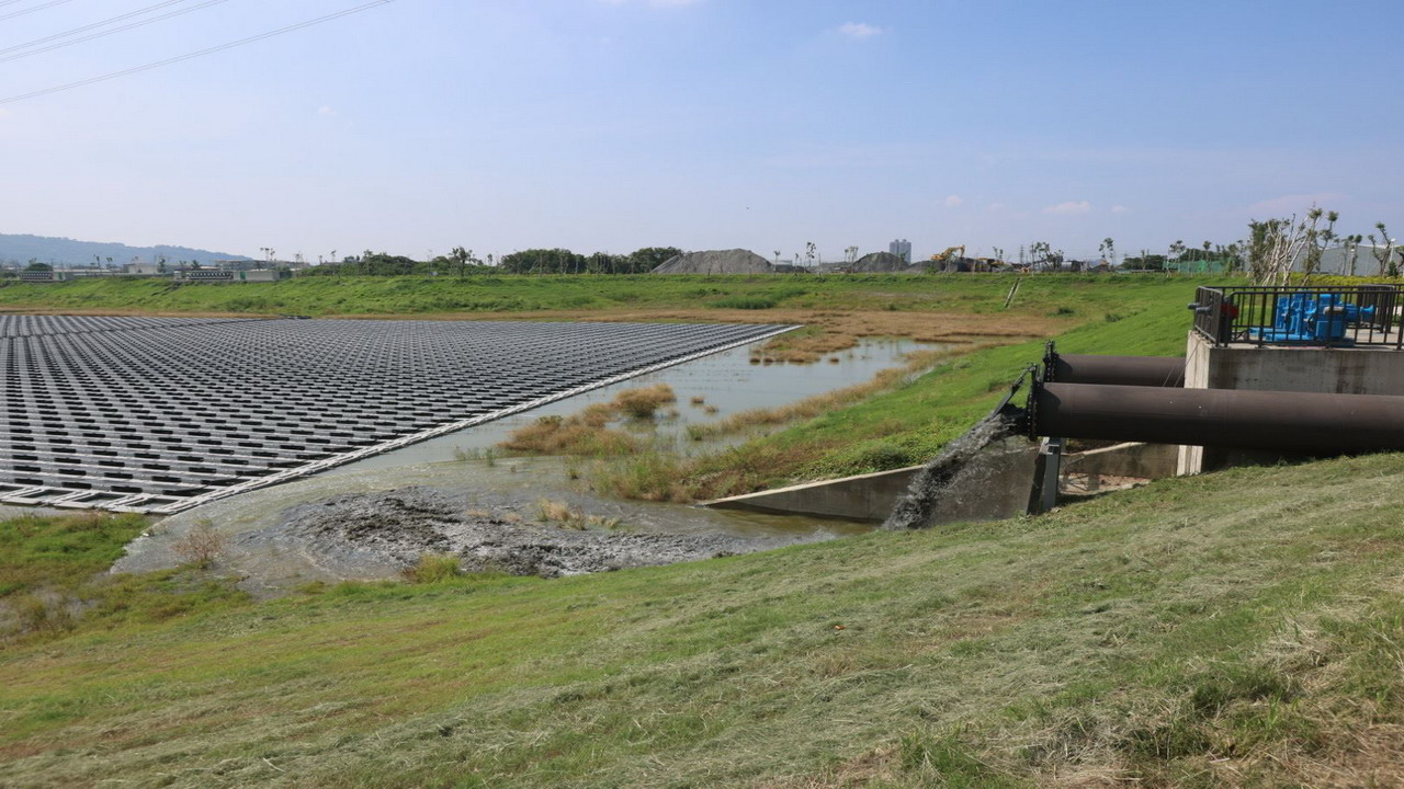 解決五甲尾地區淹水問題　陳其邁視察岡山治水工程 