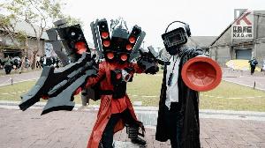 駁二動漫祭coser全出動　哈瑪星鐵道園區上演動漫軍武戰紀