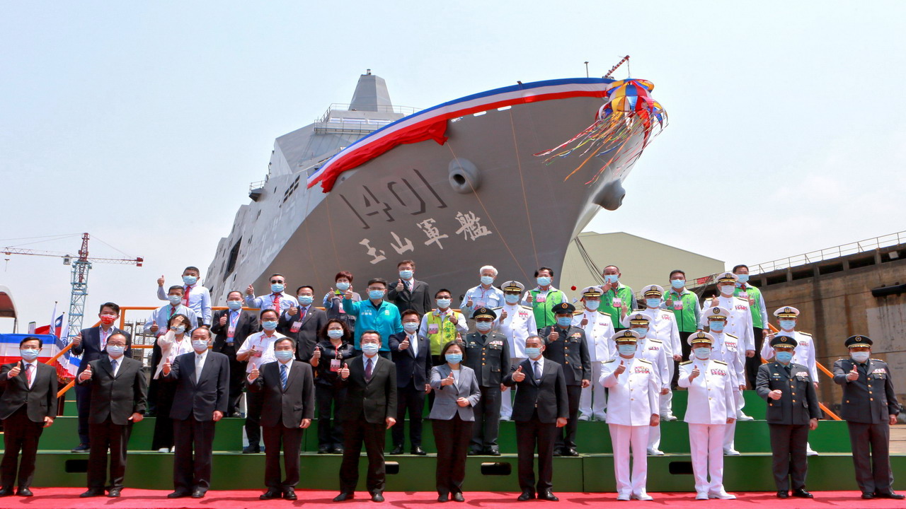 台船舉辦海軍新型兩棲船「玉山軍艦」下水典禮