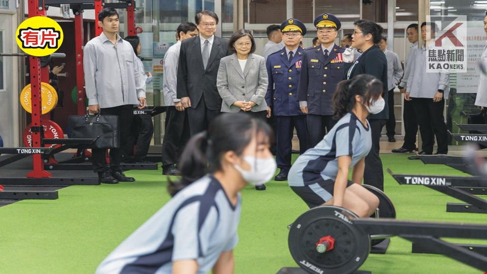 影／視察警察專科學校　蔡英文：持續提供警消同仁完善支持