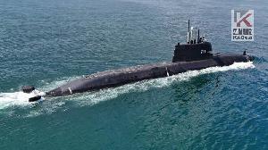 海鯤軍艦浮航海試後　入塢調校整備