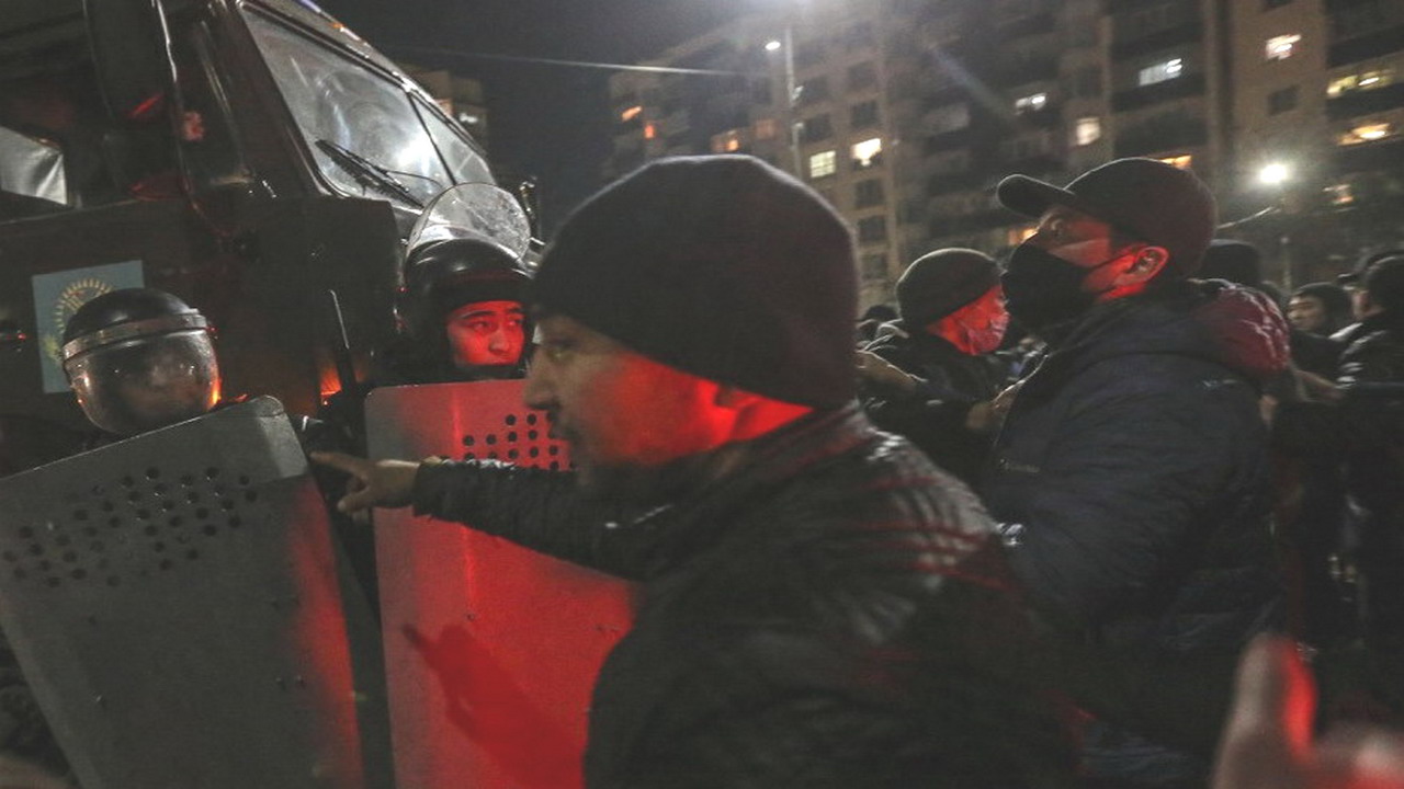液化燃料價格高漲　哈薩克總統托卡耶夫宣布戒嚴抗暴