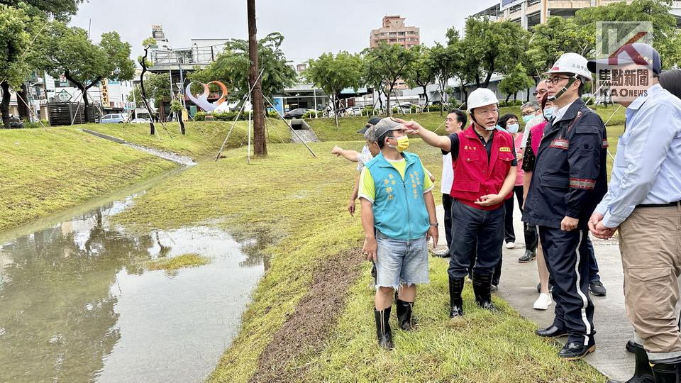 陳其邁視察鳳山地區滯洪池　里長肯定滯洪池發揮功效