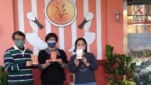 迎接114年新春喜氣　茄萣戶政贈紅包袋迎吉祥