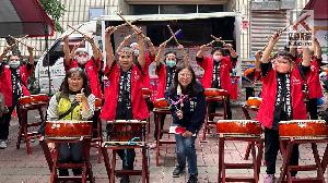 福蛇喜氣好運到　高市五甲社區老幼同堂迎新春