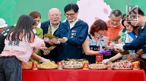 首度結合日本粽文化　三鳳中街舉辦百人包粽活動