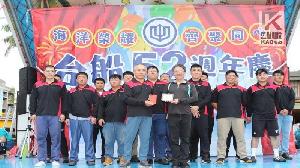 台船辦理52週年慶活動　來賓爭相與「奮進魔鬼魚號」合影