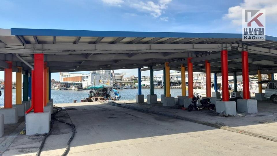 蚵子寮漁港整補場遮陽棚改善完成　庇蔭漁民整網作業