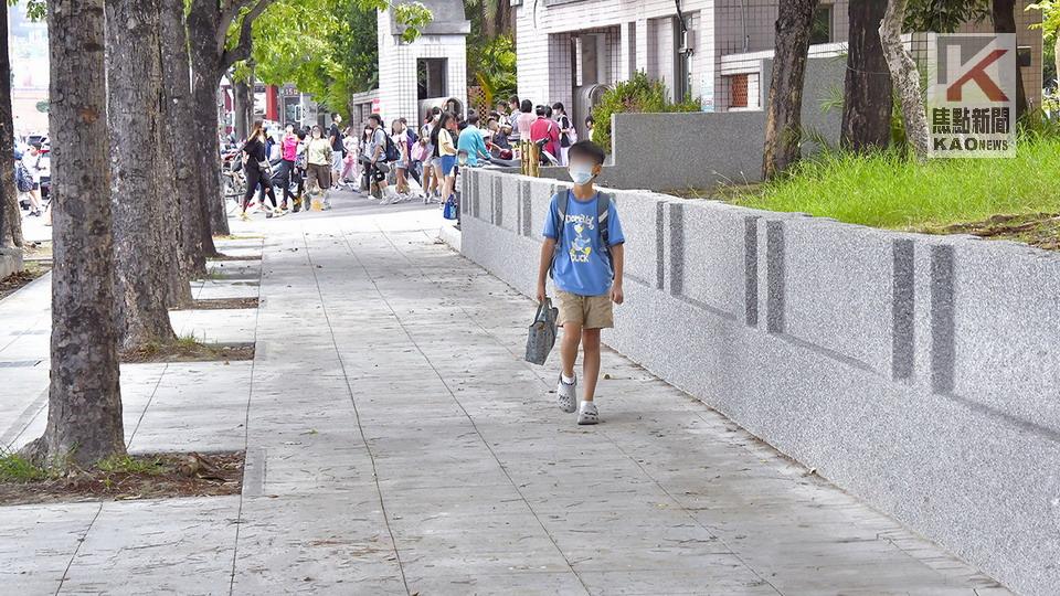 左營區新莊國小通學步道改善開放　讓通行舒適又安心