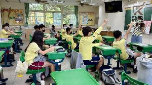 大寮戶政前進6校園　協助學生順利領取首張身分證