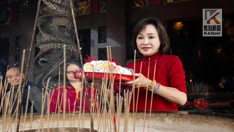 走春祈福串聯南北　柯志恩大年初一連掃五廟　拼人氣