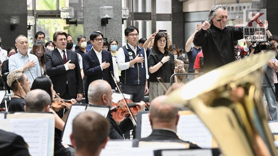 烏克蘭樂團演奏民謠《望春風》 　陳其邁：體現民族韌性！