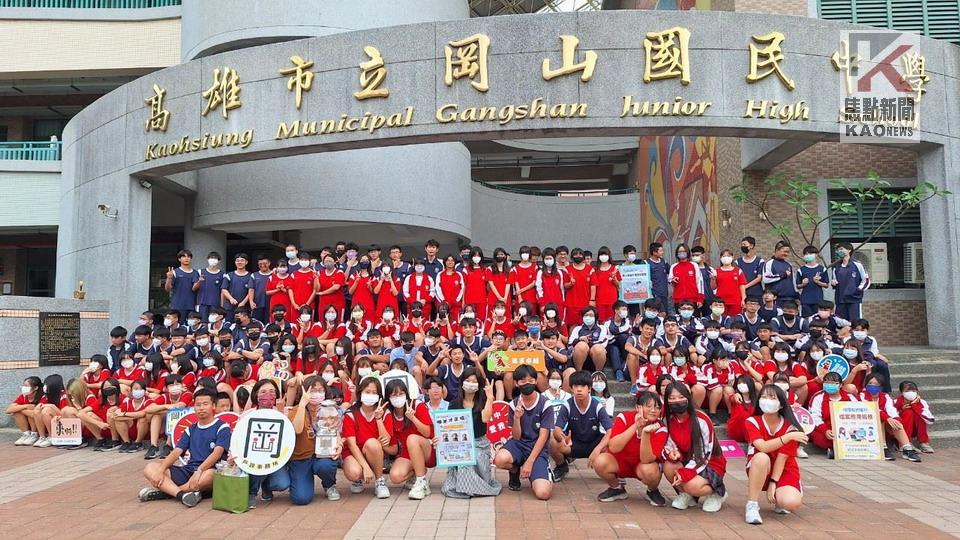  岡山行動戶政進駐5校園　學童領證「轉大人」 