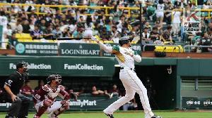 台鋼雄鷹主場首戰奪勝　陳其邁澄清湖好球開場觀賽力挺