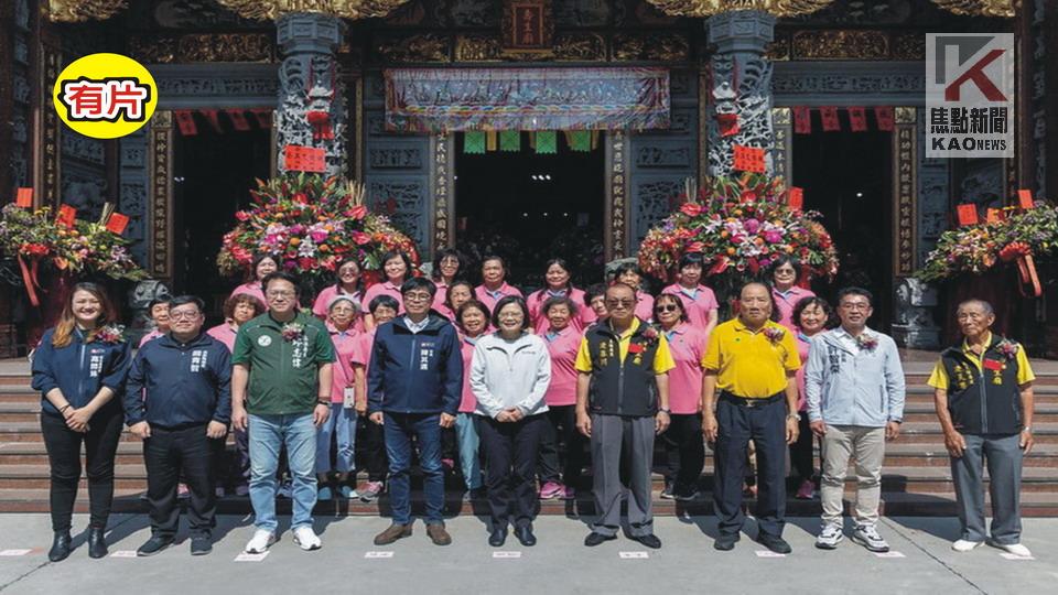 影／期許國人團結打拚　蔡英文至橋頭芋寮壽生廟參香祈福