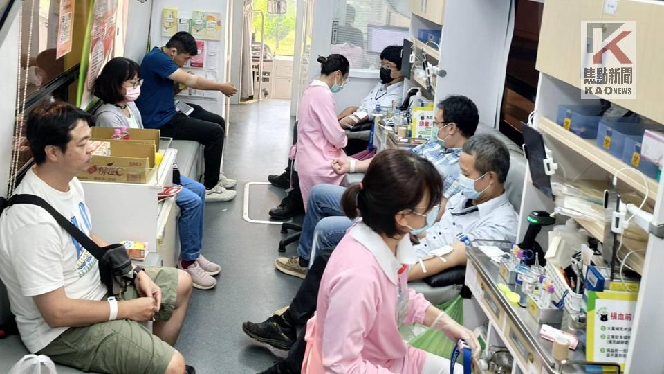 台灣中油煉製事業部　號召員眷挽袖捐血