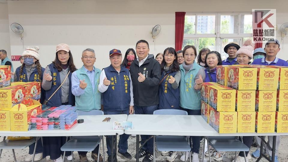 仁武公所與團體攜手寒冬送溫情　聚愛仁武