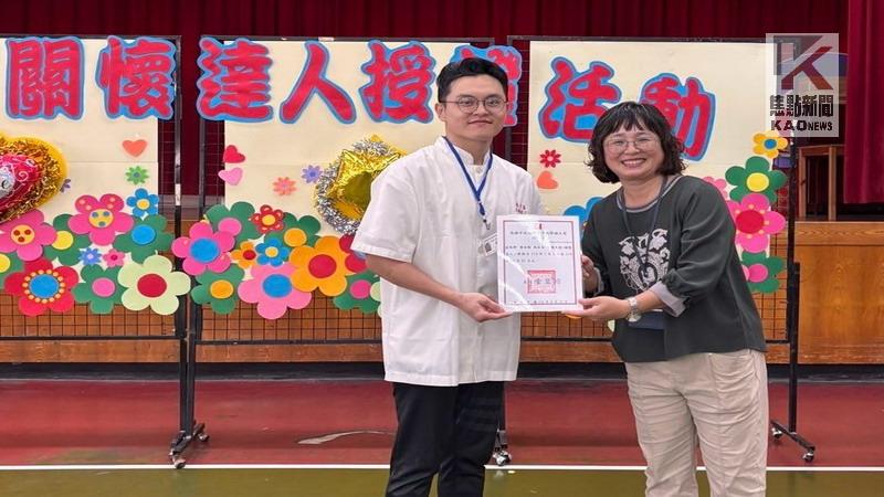 攜手憨兒幸運手作互傳愛　高市辦理關懷達人授證