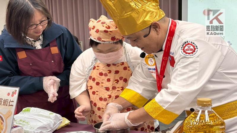 大主廚小跟班 幸福食光飄香  　憨兒攜手下廚同樂超有愛